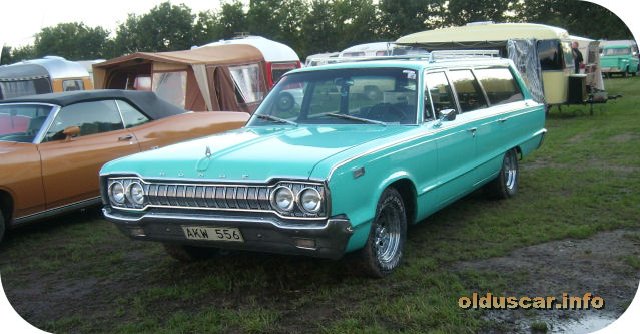 1965 Dodge Custom 880 4d 6p Wagon front